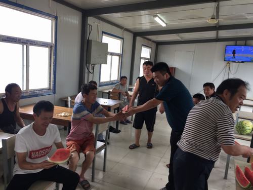 陜煤建設(shè)礦建二公司開展夏日“送清涼”活動(dòng)