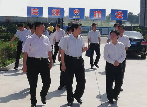 陜西省委常委、省委政法委書記莊長(zhǎng)興一行深入陜煤建設(shè)渭南分公司南京金龍電動(dòng)車項(xiàng)目開展調(diào)研