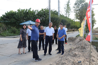 漢中市常務(wù)副市長(zhǎng)陳曉勇調(diào)研陜煤建設(shè)漢中分公司承建的金華路項(xiàng)目