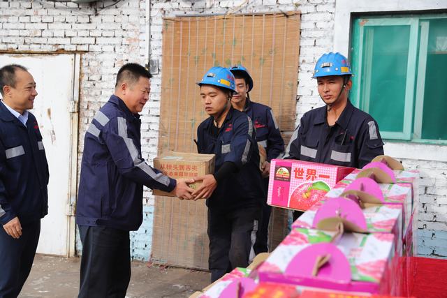 陜煤建設(shè)洗選煤運(yùn)營公司：中秋慰問暖人心，濃濃溫情話關(guān)懷