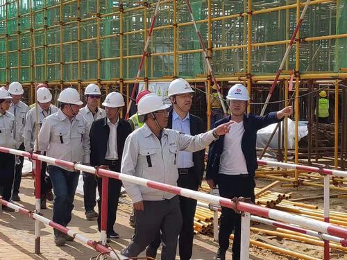 陜煤集團榆林化學(xué)公司領(lǐng)導(dǎo)宋世杰深入陜煤建設(shè)銅煤公司施工現(xiàn)場檢查指導(dǎo)工作