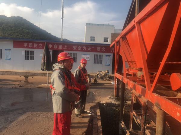 陜煤建設(shè)礦建二公司“保平安迎大慶”，大力開展節(jié)前安全大檢查