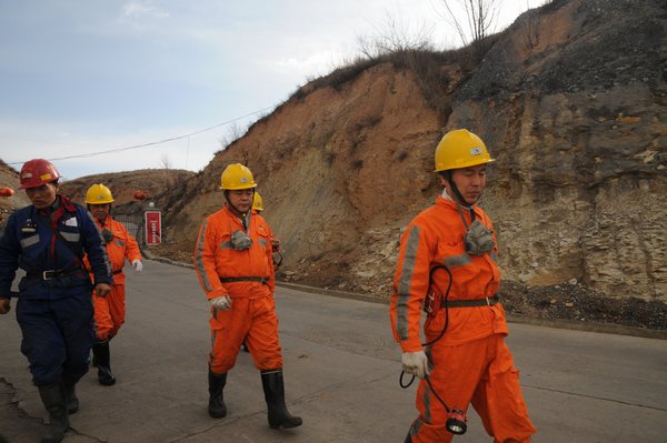 陜煤建設(shè)掘進公司：加強一通三防管理確?！鞍偃瞻踩?></div>
                                <div   id=