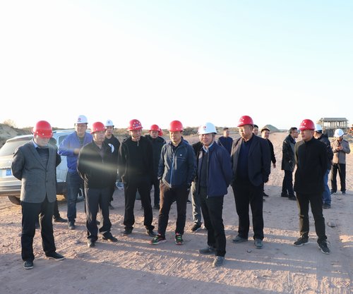 鐵流集團(tuán)董事長趙國智一行蒞臨陜煤建設(shè)路橋分公司靖神鐵路項(xiàng)目部檢查