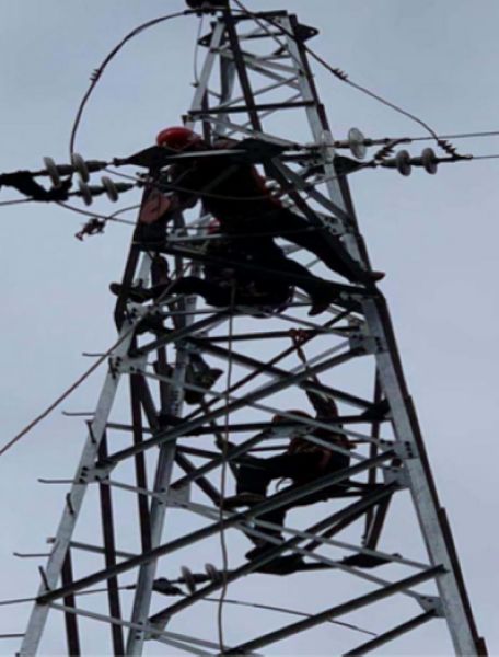 陜煤建設天工公司安裝一部凌晨完成臨時供電工程調(diào)試送電工作