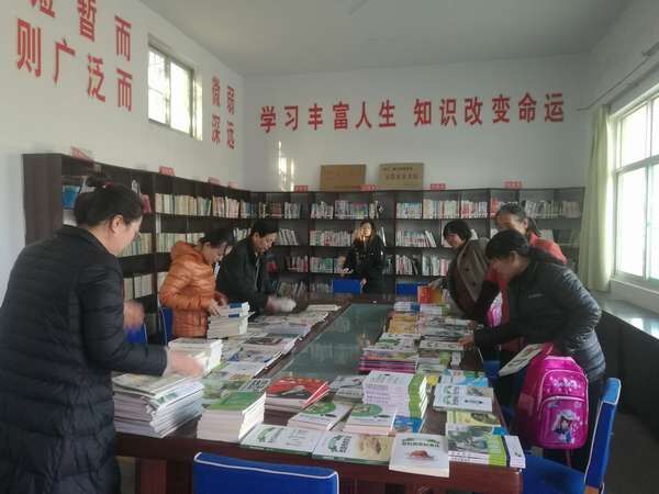 陜煤建設澄合分公司幫扶建立“農家書屋” 爭做愛心企業(yè)