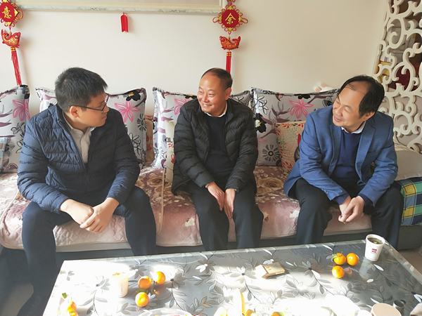 陜煤建設(shè)礦建二公司為退休職工送去溫暖傳遞組織關(guān)懷