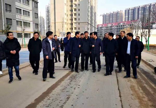 銅川礦業(yè)公司黨委書記、執(zhí)行董事劉水利一行蒞臨銅煤1#、2#住宅小區(qū)現(xiàn)場(chǎng)調(diào)研指導(dǎo)工作