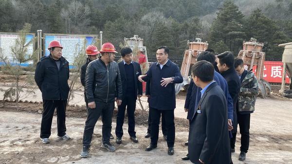 蒲白礦業(yè)公司黨委書記、董事長(zhǎng)沈顯華一行蒞臨陜煤建設(shè)礦建二公司建莊項(xiàng)目部檢查指導(dǎo)工作