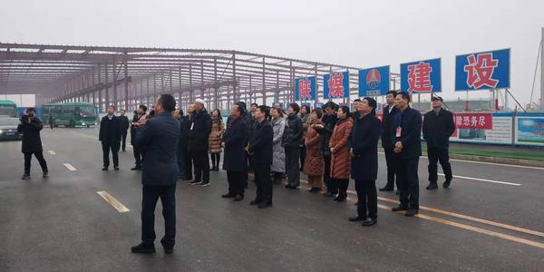 省人大代表觀摩團(tuán)一行到渭南南京金龍電動車項目現(xiàn)場查看工程進(jìn)度