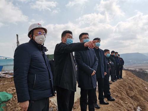 彬州市委書(shū)記鐘偉、副市長(zhǎng)馮永勝蒞臨銀西高鐵彬州東站前廣場(chǎng)項(xiàng)目現(xiàn)場(chǎng)檢查推進(jìn)復(fù)工工作