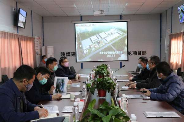 公司領(lǐng)導(dǎo)侯本英、楊讓順一行深入渭南分公司南京金龍項(xiàng)目檢查復(fù)工及防疫工作