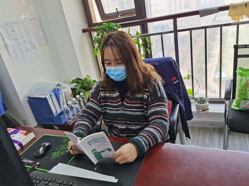 咸陽(yáng)分公司疫情期間“暖心三八”送關(guān)愛