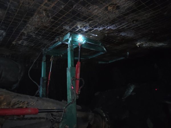 陜煤建設(shè)掘進(jìn)公司：檸條塔項目部順利完成掘進(jìn)機臨時支護作業(yè)