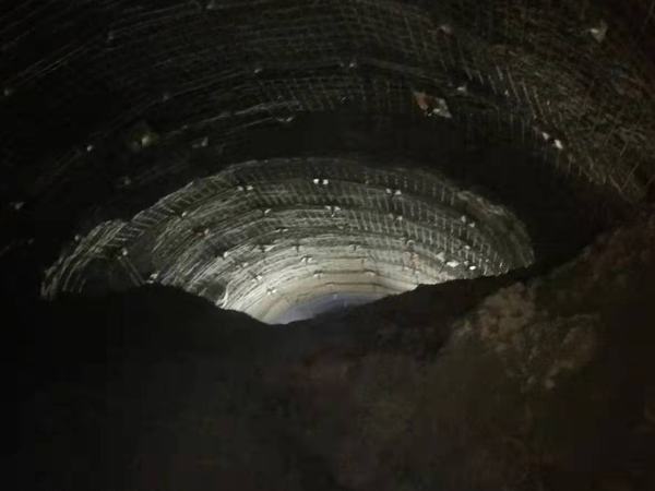 陜煤建設(shè)礦建二公司小保當(dāng)項(xiàng)目部二號(hào)煤礦13盤區(qū)1-1煤變電所與1-1煤北翼回風(fēng)大巷順利貫通