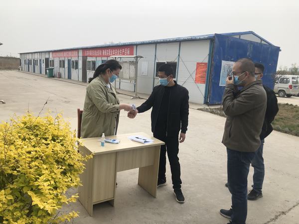 渭南市交通局安全生產(chǎn)“雙隨機(jī)”抽查組深入澄合分公司G242大荔過(guò)境公路項(xiàng)目檢查指導(dǎo)