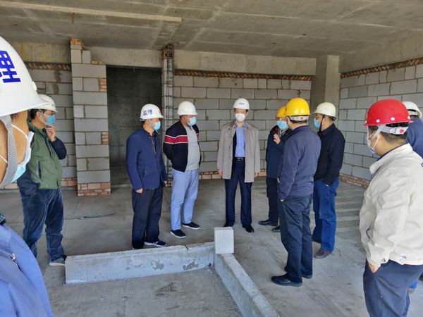 陜煤實(shí)業(yè)集團(tuán)副總經(jīng)理任廣民深入神木杏花園工程施工現(xiàn)場(chǎng)檢查指導(dǎo)工作