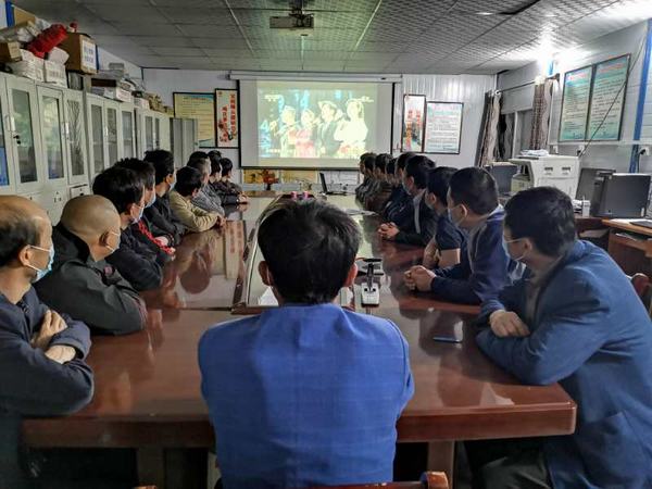陜煤建設(shè)礦建二公司組織觀看“中國夢·勞動(dòng)美”5·1特別節(jié)目
