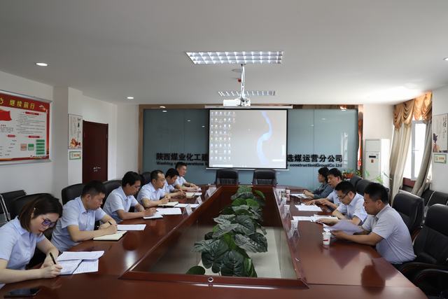 侯本英在陜北片區(qū)單位調(diào)研指導工作