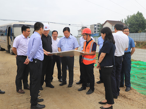 漢中市市長(zhǎng)方紅衛(wèi)到陜煤建設(shè)漢中分公司金華路項(xiàng)目調(diào)研