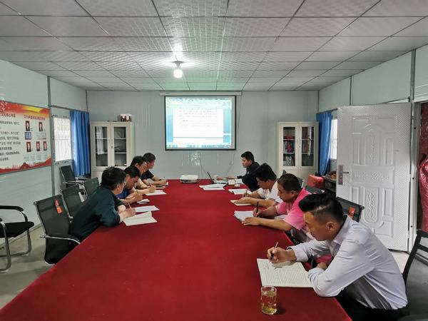 陜煤建設韓城分公司土建十二項目部開展“黨課我來講”活動