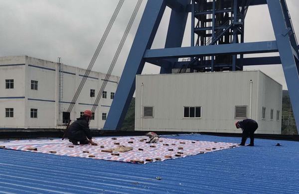 陜煤建設洗選煤運營公司安裝第二項目部:雨中的贊歌