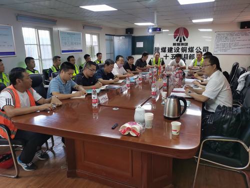 陜煤建設(shè)銅煤公司承建的藍(lán)山水岸通過(guò)優(yōu)質(zhì)結(jié)構(gòu)、綠色示范工程驗(yàn)收