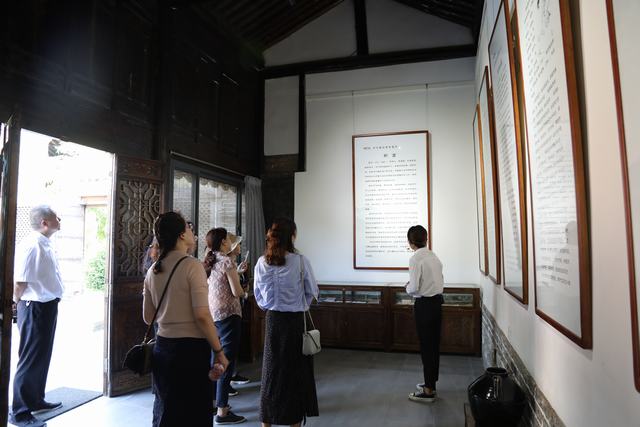 守好“家庭防線” 當(dāng)好“廉內(nèi)助”