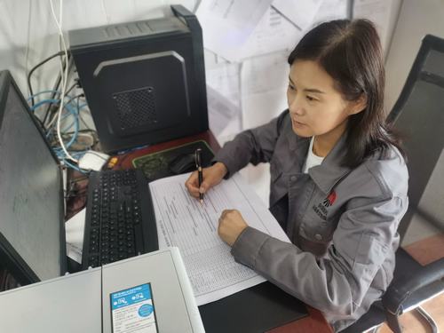 與青春有個(gè)“碰撞”，她們?cè)诠さ鼐`放