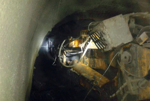 陜煤建設(shè)礦建三公司雙龍項(xiàng)目部二盤(pán)區(qū)輔助運(yùn)輸巷與10#聯(lián)絡(luò)巷順利貫通