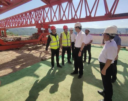 咸陽市紀(jì)檢委書記蒞臨銀西高鐵彬州東站前廣場項(xiàng)目檢查指導(dǎo)工作