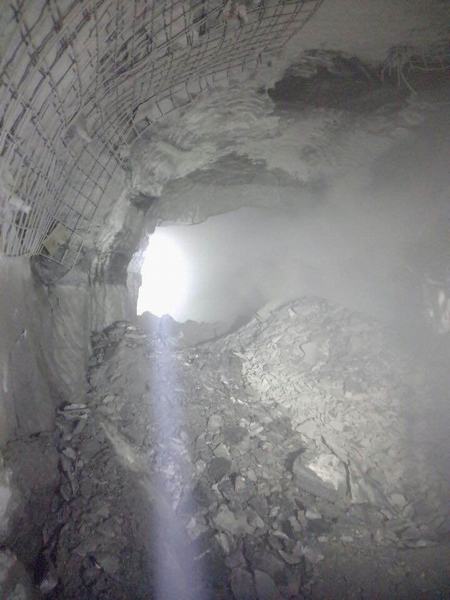 陜煤建設(shè)礦建二公司冶坪項(xiàng)目部一采區(qū)外水倉(cāng)順利貫通