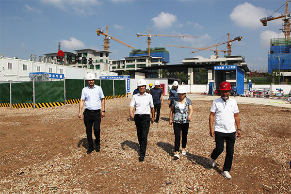 侯本英蒞臨空港新城項目檢查指導(dǎo)工作
