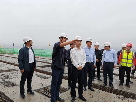 彬州市委書(shū)記鐘偉蒞臨銀西高鐵彬州東站前廣場(chǎng)項(xiàng)目檢查指導(dǎo)工作