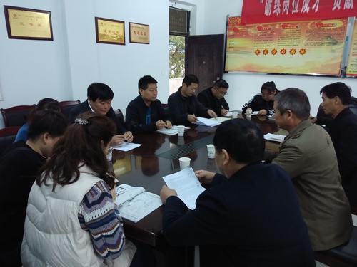 陜煤建設(shè)銅煤公司安裝項目部黨支部積極組織學(xué)習(xí)《業(yè)文化手冊》