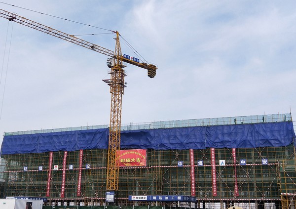 陜煤建設榆林公司榆林市民兵訓練基地綜合樓主體工程順利封頂