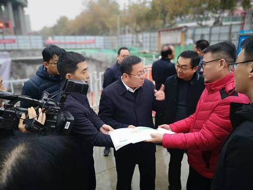 咸陽市副市長王靖深入住建局南廣場地下停車場調(diào)研、視察工作