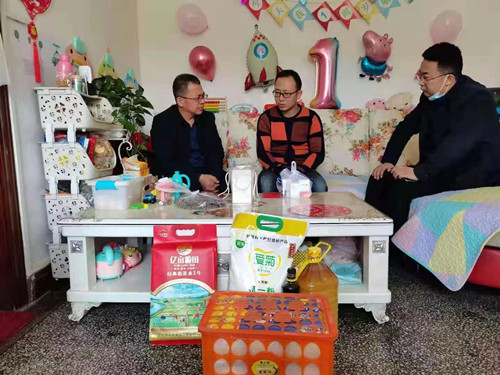 陜煤建設(shè)機電安裝公司黨政春節(jié)前夕走訪慰問一線職工