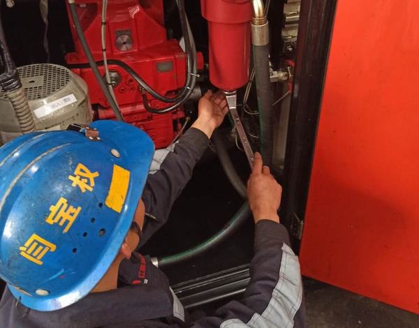 陜煤建設洗選煤運營公司紅柳林洗煤廠項目部: 年節(jié)生產(chǎn)穩(wěn)運轉(zhuǎn) 養(yǎng)護設備出新招