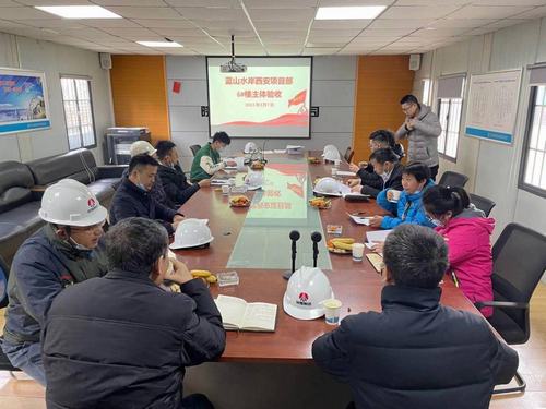 陜煤建設(shè)銅煤公司承建的西安藍(lán)山水岸（北區(qū)）6#樓順利通過(guò)主體驗(yàn)收