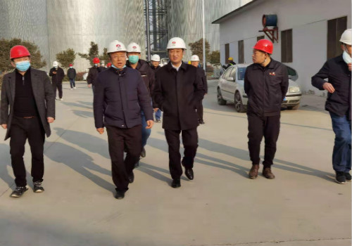 神渭管道董事長(zhǎng)李冰一、副總經(jīng)理王東民、建設(shè)集團(tuán)總經(jīng)理王明智等人蒞臨神渭管道輸煤項(xiàng)目富余煤漿應(yīng)用工程開展春節(jié)慰問暨春季攻堅(jiān)活動(dòng)
