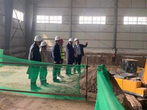 陜西生態(tài)水泥股份有限公司副總經(jīng)理時啟林蒞臨由陜煤建設(shè)咸陽分公司承建的智能機(jī)器人及5G生產(chǎn)線技改項目檢查指導(dǎo)工作