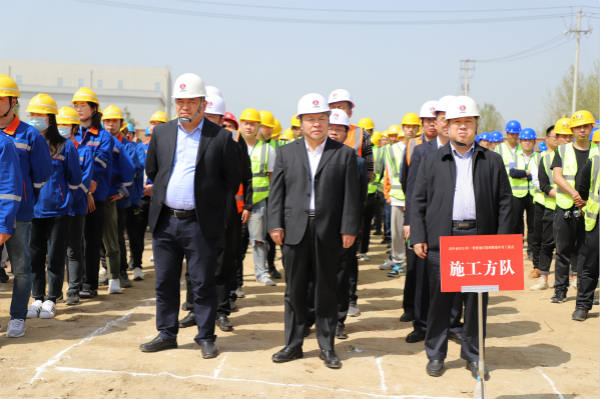寧興剛、王寧應(yīng)邀參加漢中市項(xiàng)目簽約暨集中開(kāi)工儀式