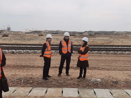 中鐵西安勘察設(shè)計研究院副院長譚文蒞臨路橋分公司榆林化學項目檢查指導(dǎo)