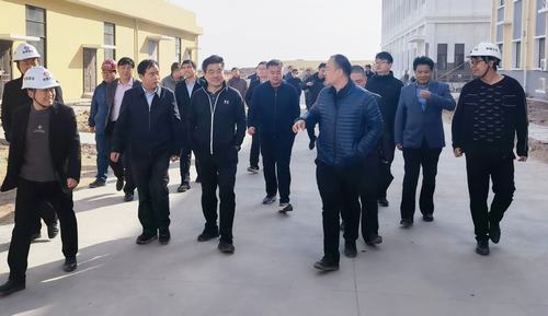 陜西鐵路物流集團有限公司董事長趙國智一行深入陜煤建設(shè)銅煤公司承建的靖神鐵路孟家灣機輛中心項目檢查指導(dǎo)工作