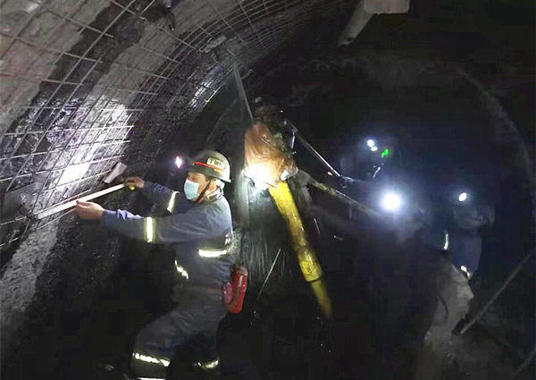 陜煤建設(shè)礦建三公司：貫通啦！雙龍項(xiàng)目部二盤區(qū)運(yùn)輸大巷與10#聯(lián)巷“牽手”成功