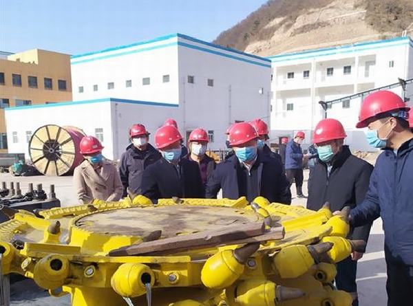 省多部門深入陜煤建設(shè)礦建二公司冶坪項目部開展安全生產(chǎn)執(zhí)法聯(lián)合大檢查