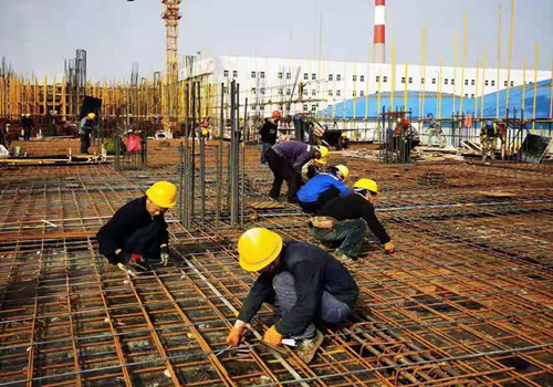 揮灑汗水，亮劍拼搏，以勞動(dòng)為五一添色彩