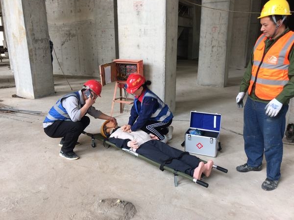 陜煤建設(shè)韓城分公司基層項(xiàng)目部組織開(kāi)展安全事故應(yīng)急救援演練專項(xiàng)活動(dòng)