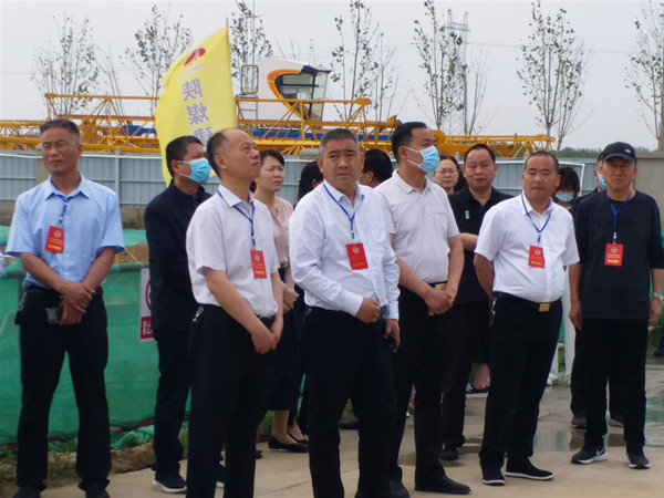 河南長葛市政協(xié)黨組書記、主席寇永志一行調(diào)研河南龐源塔式起重機(jī)制造項目建設(shè)情況